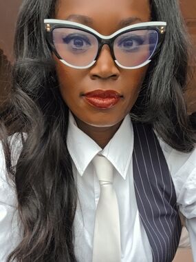 Meet your Posher, Mia